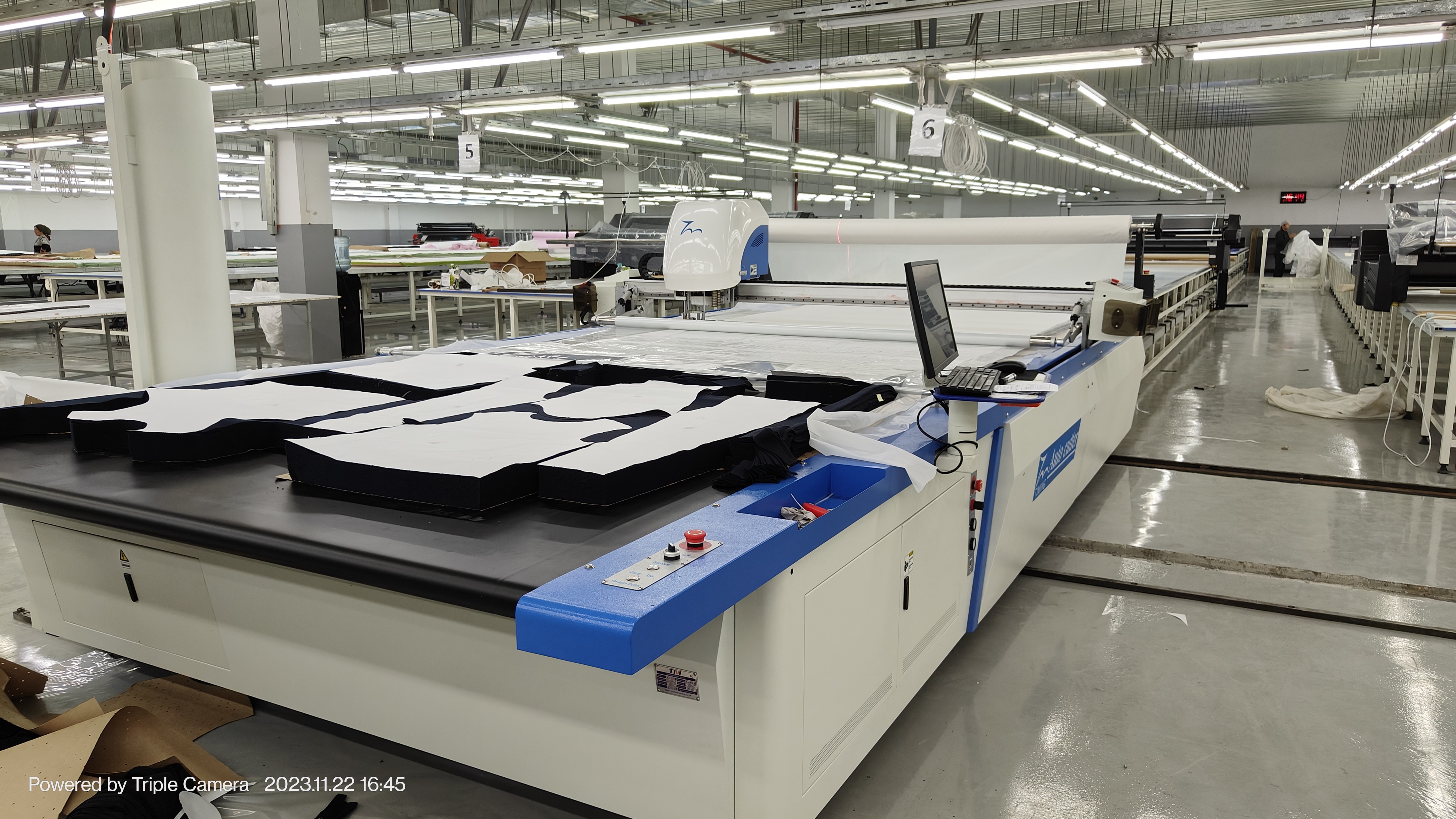 China manufacturing composite textile cnc automatic cutting machine
