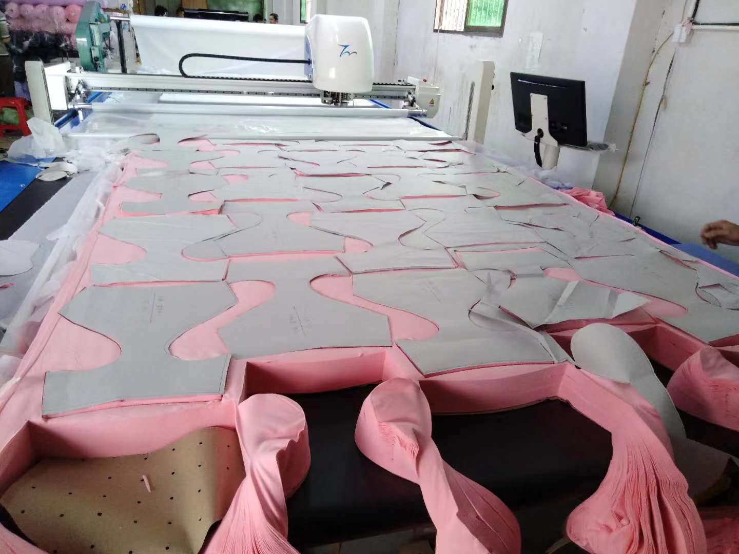 Lingerie fabric multi layers auto cutting machine