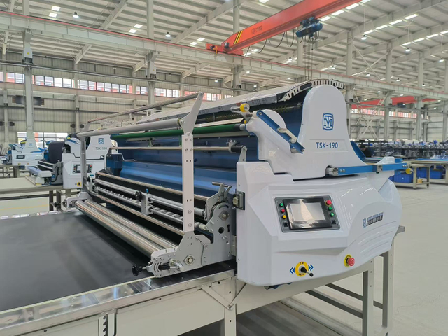 High efficiency fabric spreading machine 