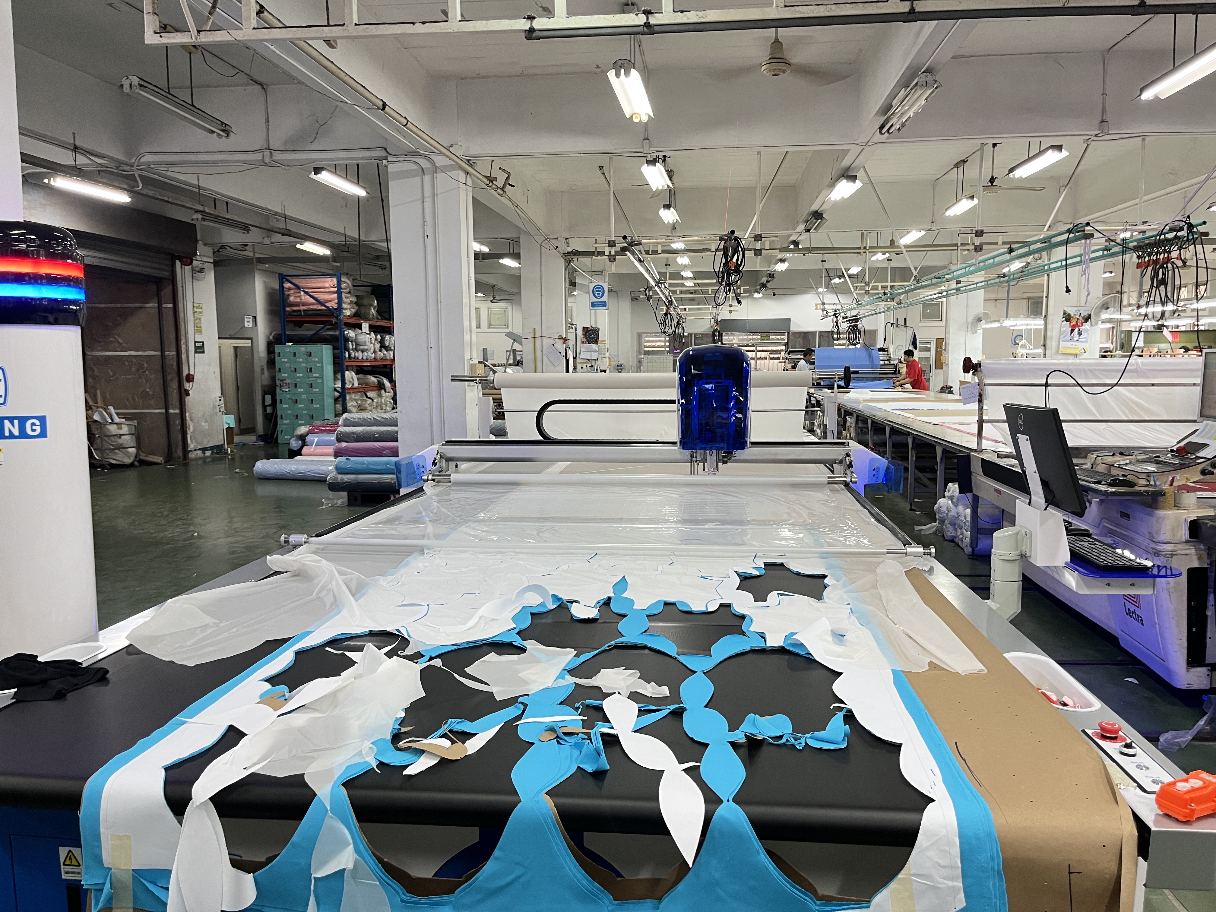 CNC fabric automatic cloth garment textile cutting machine with knife cutter 