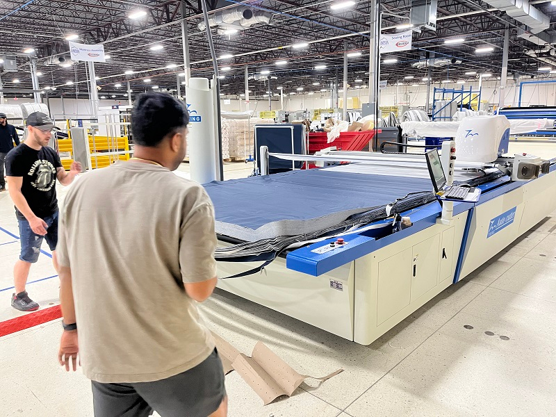 CNC apparel fabric automatic cutting machine