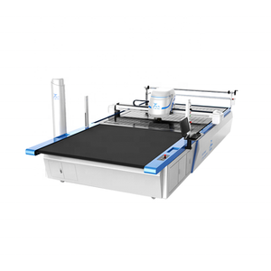 Automatic fabric cutting machine for protective clothing